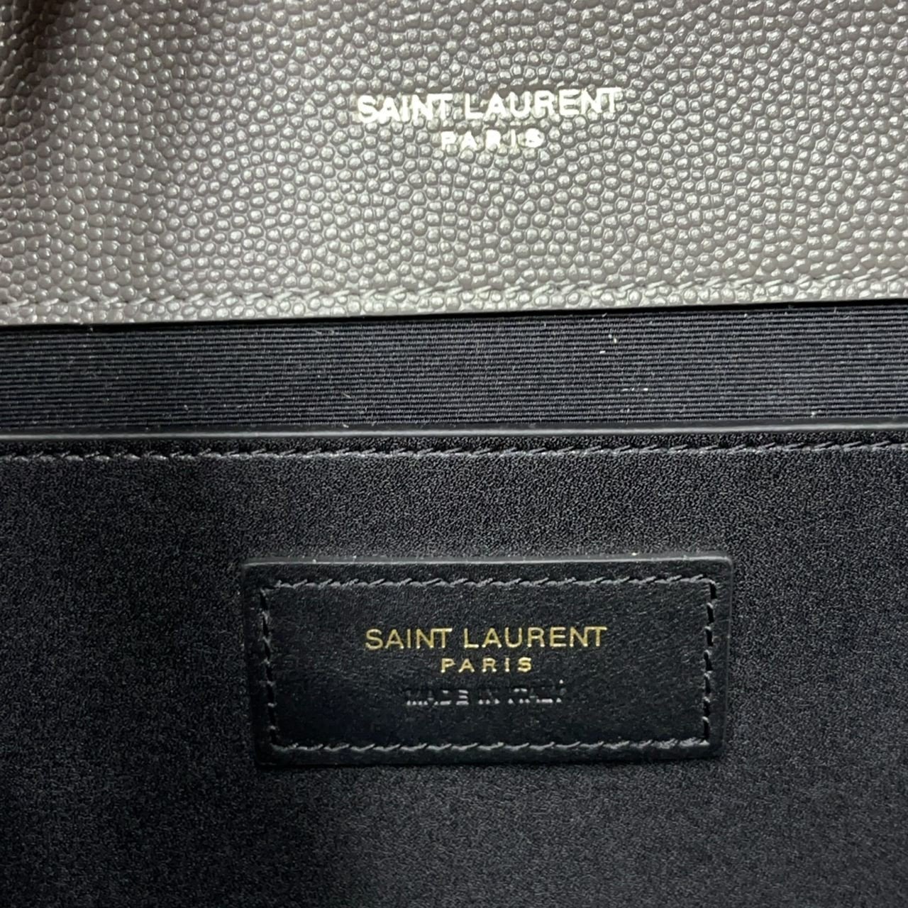 BORSA A TRACOLLA ENVELOPE MEDIA GRIGIA LOGO GOLD - immagine 3